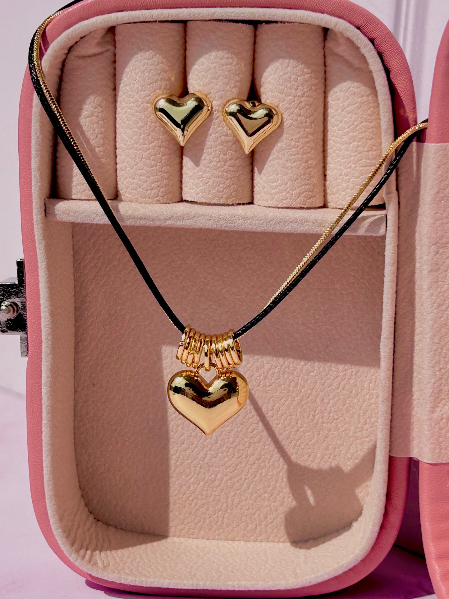 COLLAR Y ARETE CORAZÓN