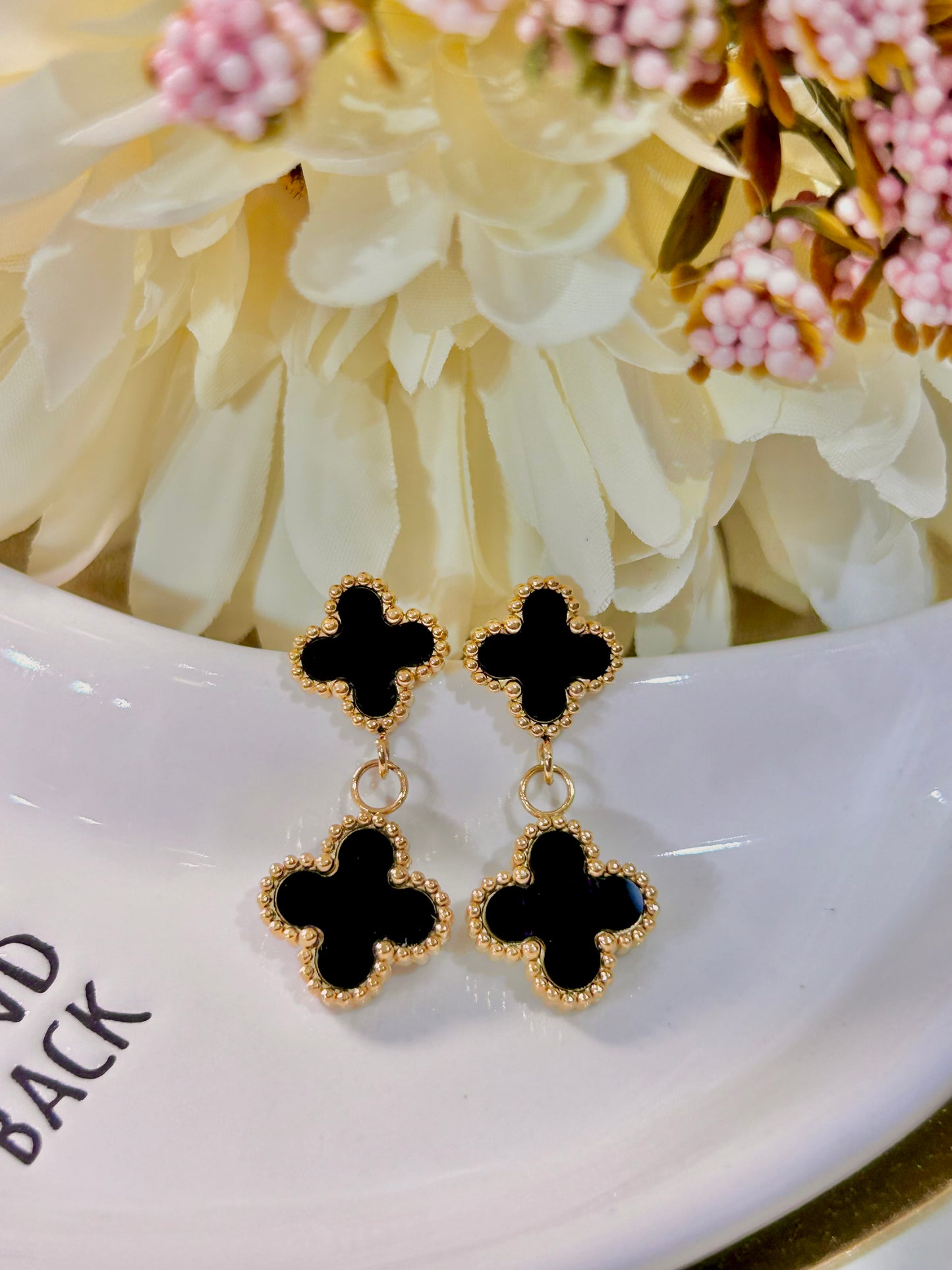 Arete flor negro