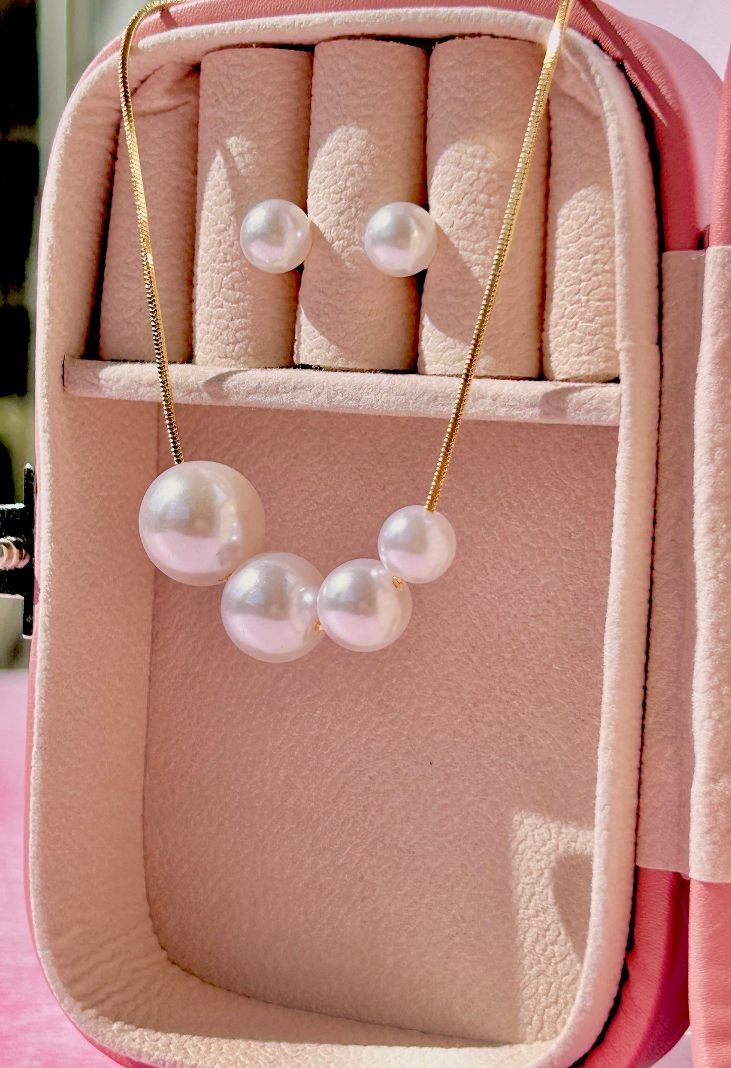 COLLAR Y ARETES PERLA