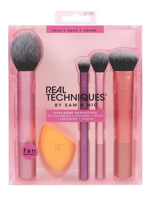 Real Techniques Everyday Essentials Kit