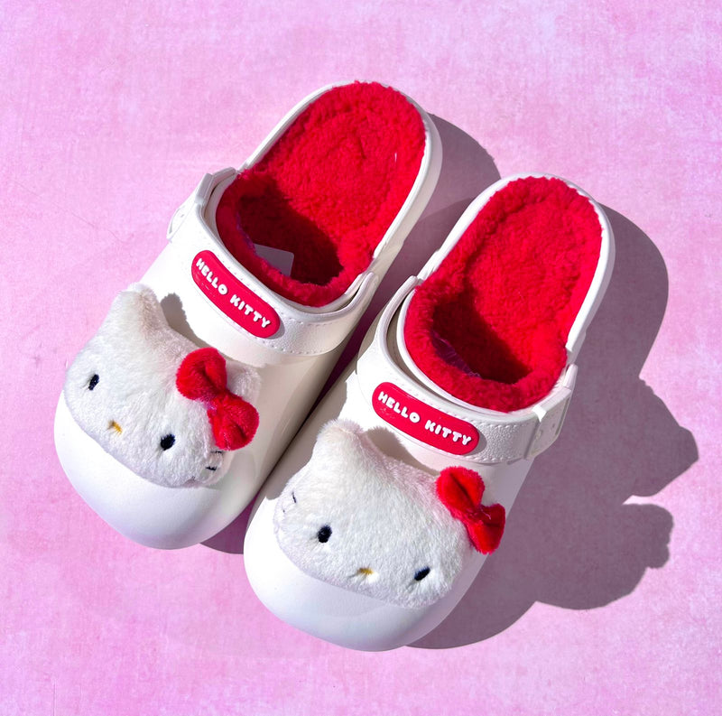 Pantufla Sanrio tipo crocs